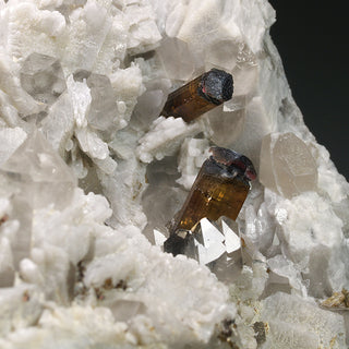 ELBAITA, MICROCLINA, CUARZO