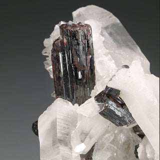 HÜBNERITE, QUARTZ