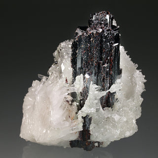 HÜBNERITE, QUARTZ