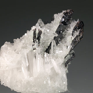 HÜBNERITE, QUARTZ