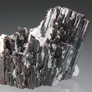 HÜBNERITE, QUARTZ AND MUSCOVITE