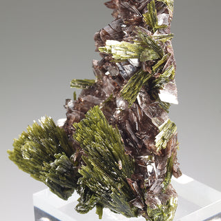 EPIDOTE, QUARTZ, AXINITE-(Mn)
