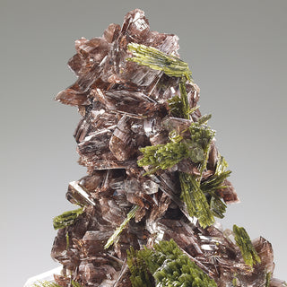 EPIDOTE, QUARTZ, AXINITE-(Mn)