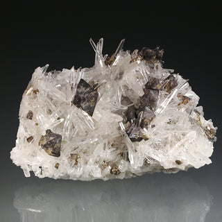 SCHEELITE, QUARTZ, QUARTZ JAPAN LAW TWIN