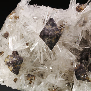 SCHEELITE, QUARTZ, QUARTZ JAPAN LAW TWIN