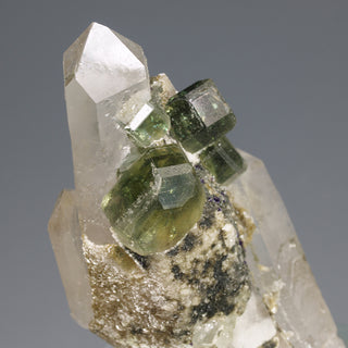FLUORAPATITE, QUARTZ, SIDERITE, MUSCOVITE