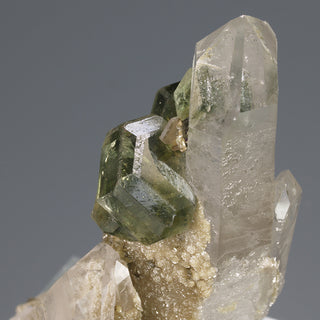 FLUORAPATITE, QUARTZ, SIDERITE, MUSCOVITE