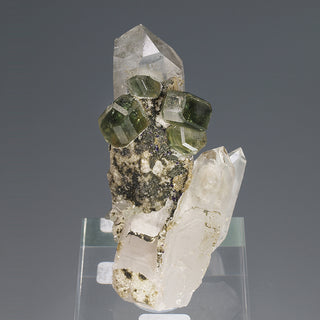 FLUORAPATITE, QUARTZ, SIDERITE, MUSCOVITE