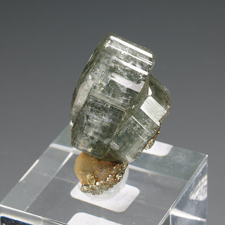 FLUORAPATITE, SIDERITE, PYRITE