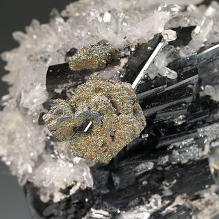 FERBERITE, QUARTZ, PYRRHOTITE