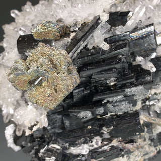 FERBERITE, QUARTZ, PYRRHOTITE