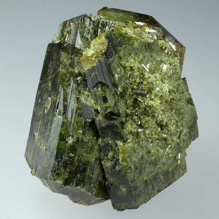 Comprar mineral epidota | Envío desde 48 horas – Luis Burillo Minerales