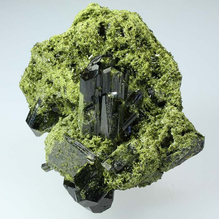 Comprar mineral epidota | Envío desde 48 horas – Luis Burillo Minerales