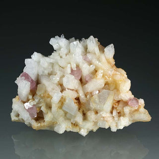 FLUORAPATITO, ALBITA, DOLOMITA.