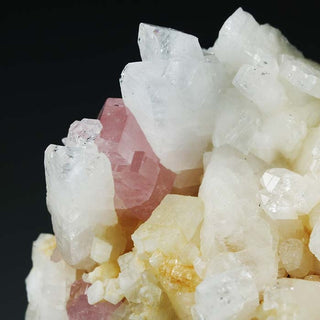 FLUORAPATITO, ALBITA, DOLOMITA.