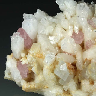 FLUORAPATITO, ALBITA, DOLOMITA.