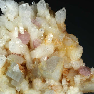 FLUORAPATITO, ALBITA, DOLOMITA.