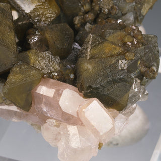 FLUORAPATITO, SIDERITA, CUARZO