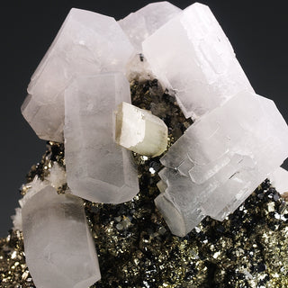 CALCITA, FLUORAPATITO, PIRITA, CALCOPIRITA, ESFALERITA, CUARZO